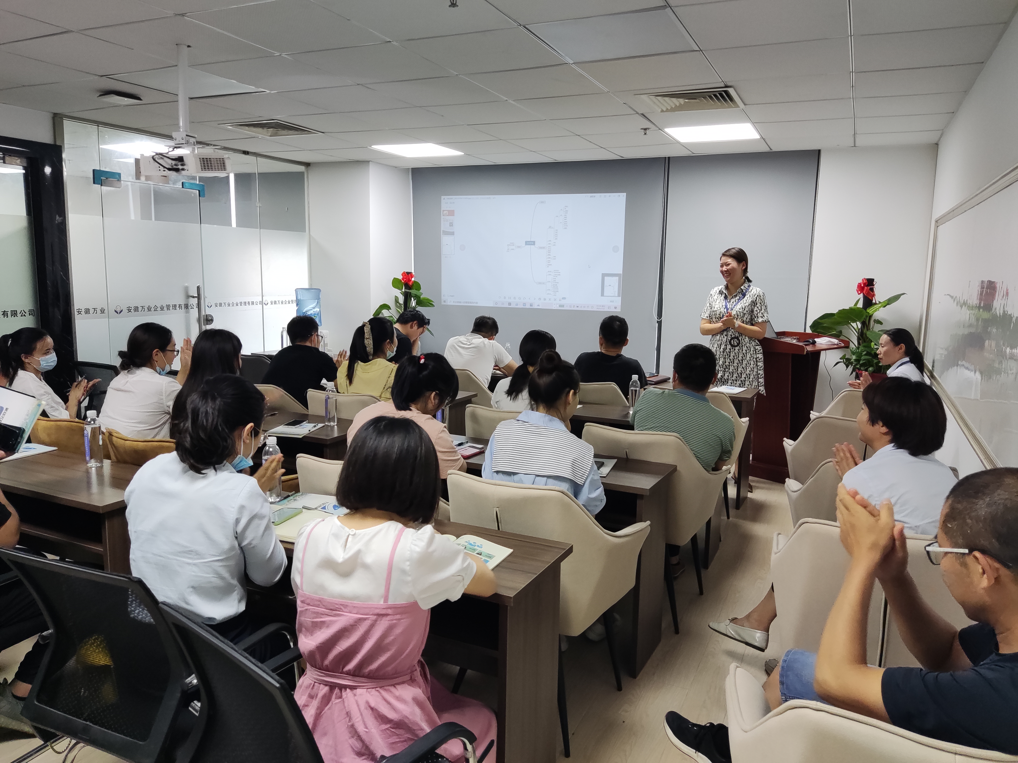 安徽萬業(yè)《建筑企業(yè)，如何突破重圍》公益講座圓滿結(jié)束